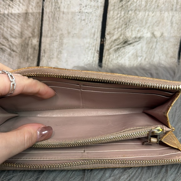 MIU MIU - 3/4 Zip Wallet - Picture 8 of 12